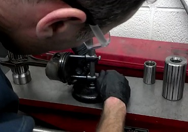 Inspecting connecting rods